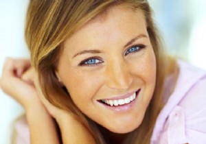 The 7 Effective Tips To Whiten Your Teeth Naturally. 
