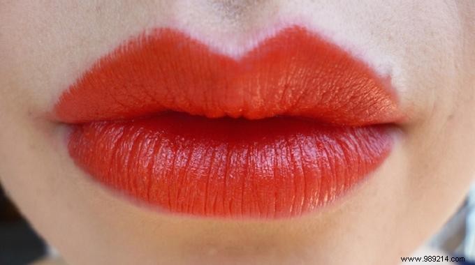The Surprising Tip To Have A Clean Lipstick. 