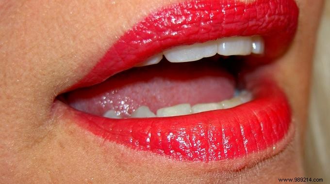 Easily Treat A Mouth Ulcer With This Tip. 