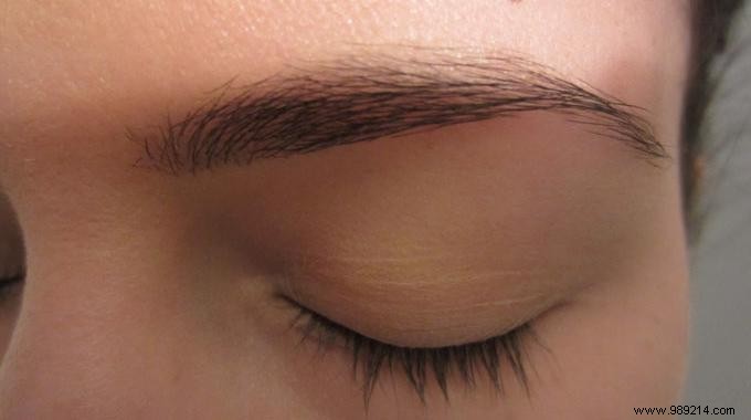 Trick to Pluck Eyebrows Without Pain. 