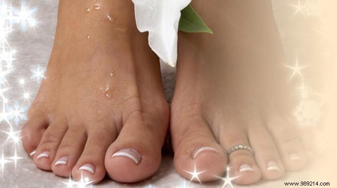 Homemade foot care to regain soft skin. 