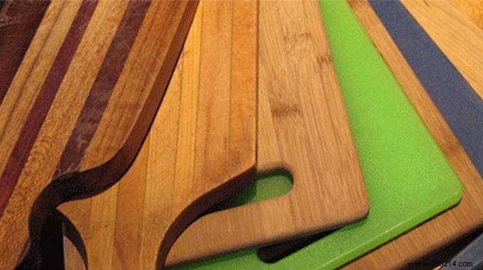 Wood or Plastic Cutting Board? The Best Choice For Your Health. 