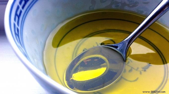 17 Incredible Benefits of Castor Oil for Skin, Hair and Health. 