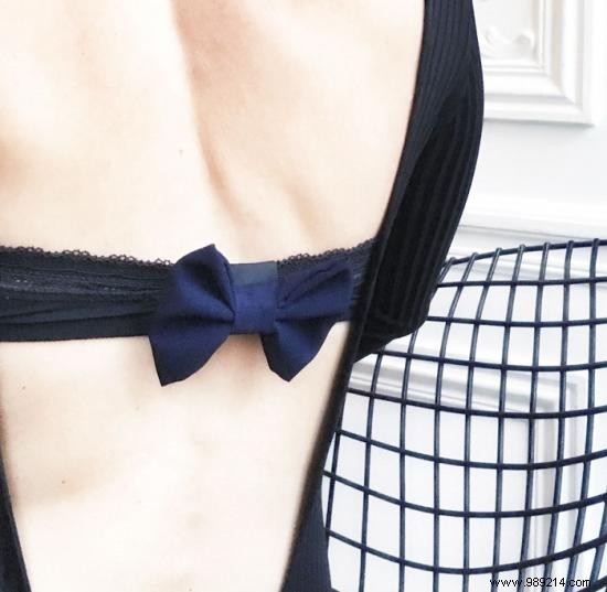 Finally a tip to hide your bra with a bare back. 