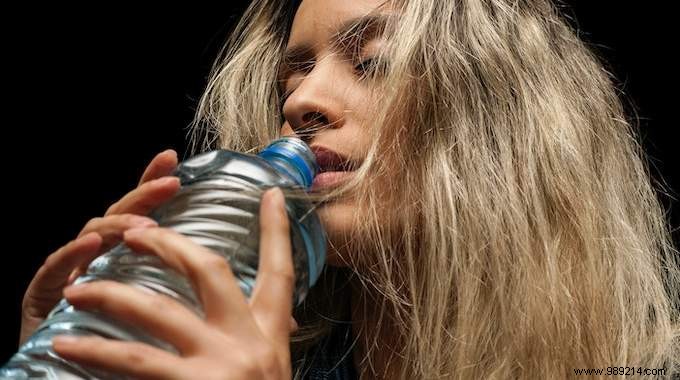 10 Signs That Show You re Not Drinking Enough Water (And Our Tips For Resolving Them). 