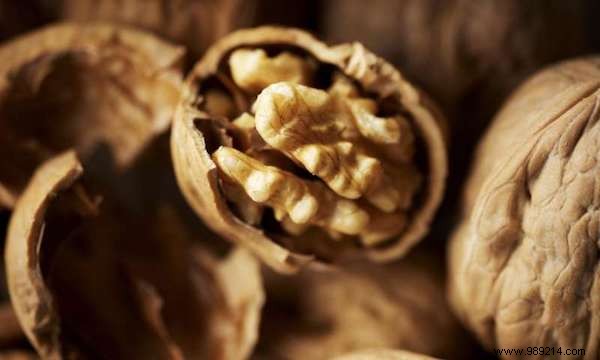 The 7 Scientifically Proven Benefits of Walnuts. 
