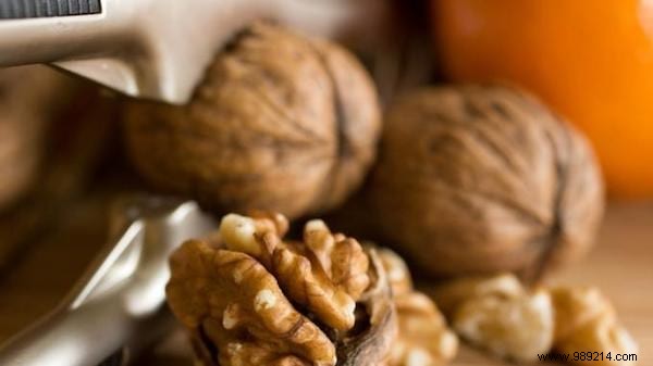 The 7 Scientifically Proven Benefits of Walnuts. 