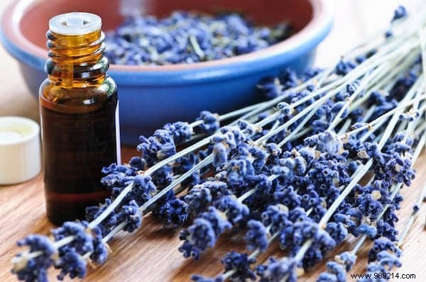 21 Amazing Uses of Essential Oils Nobody Knows About. 