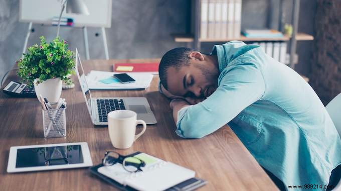 How to take a nap in the office to rest quickly and for free. 