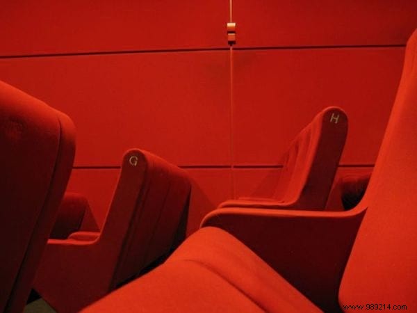 The Cheapest Cinema in Paris for Young People and Lovers:the MK2 Bibliothèque. 