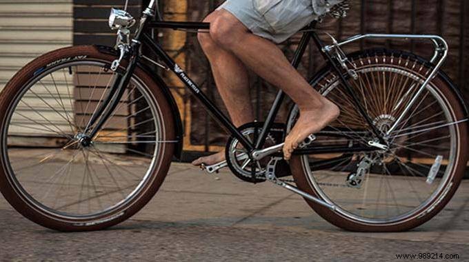 The tip for those who cycle barefoot on vacation. 