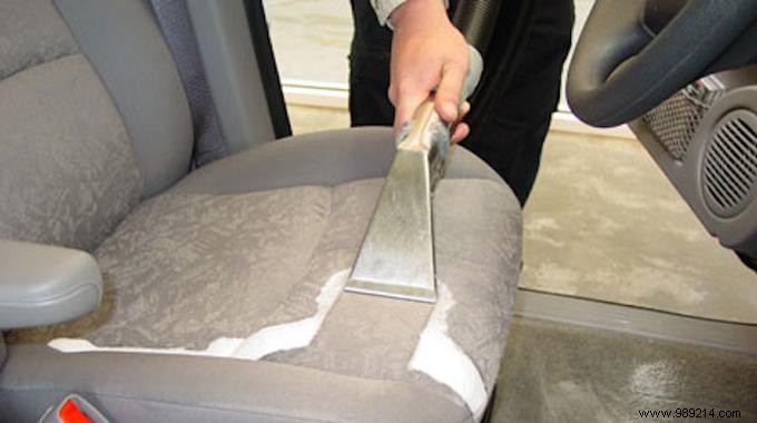 Finally, a Tip to Thoroughly Deodorize the Interior of your Car. 