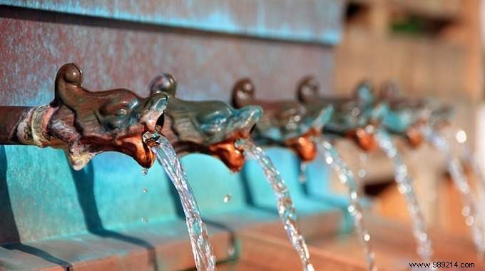 Where to Drink Water for Free in Paris? Think of Drinking Water Fountains. 