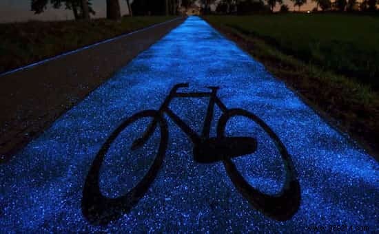 Poland Inaugurates the 1st Solar Bike Path That Glows at Night. 