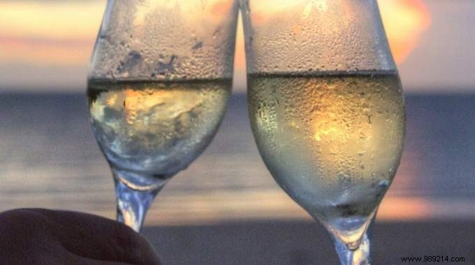 Our advice for cheap champagne for Valentine s Day. 