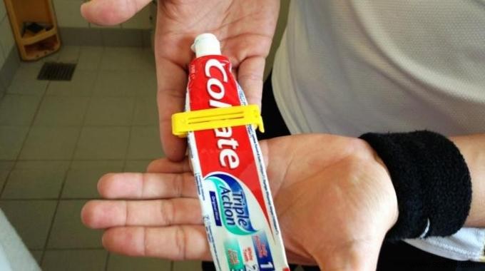 How to Prevent Toothpaste from Falling to the Bottom of the Tube? 