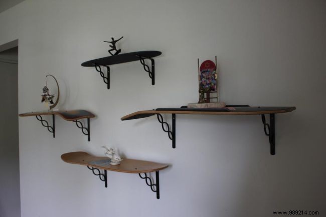 Who will dare to recycle their skateboard into a wall shelf? 