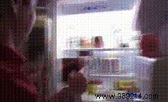 How to Store a Pack of 12 Cans in the Fridge in 4 Seconds. 