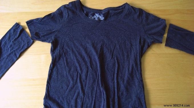 The Fastest and Easiest T-Shirt Wrinkle Removal Trick. 
