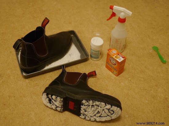 How to make Santa s footprints with baking soda. 