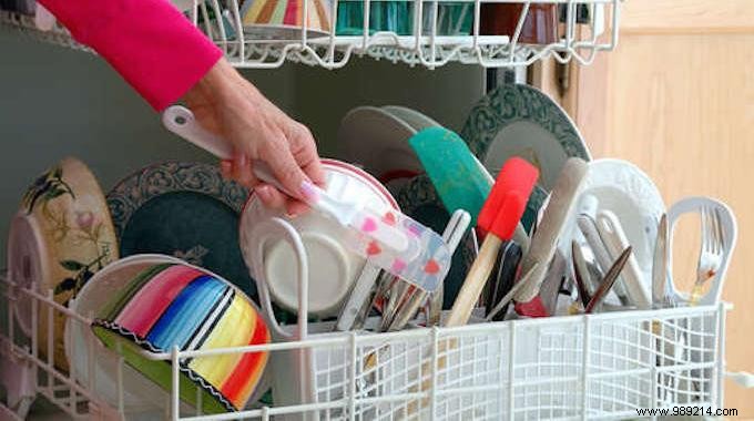5 Tips to Load Your Dishwasher Better and Make it MORE Efficient. 