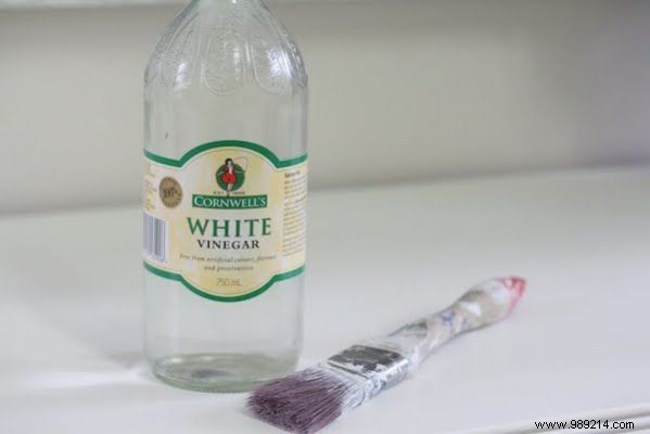 10 amazing uses for white vinegar that no one knows about. 