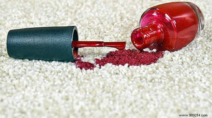 Nail Polish Stains on the Carpet? My solution to remove it in 5 minutes. 