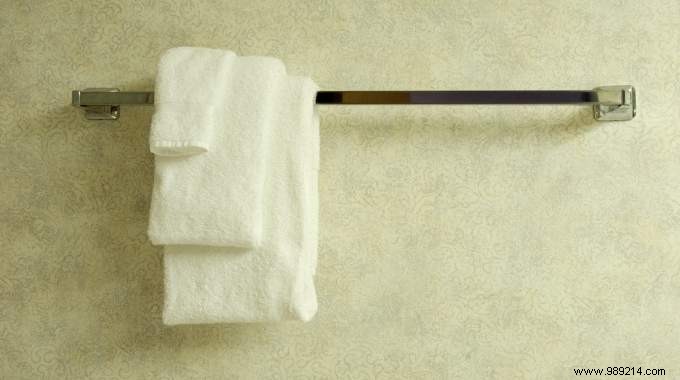 A Chic and Cheap Towel Rack with a Recycling Ladder. 
