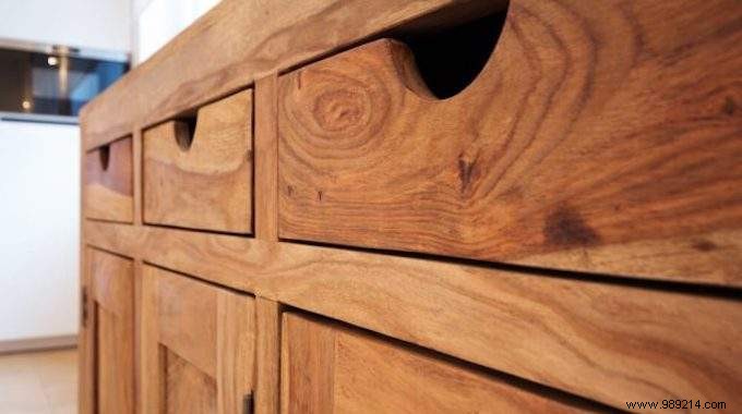How To Pamper Your Wooden Furniture With Hot Wax? 