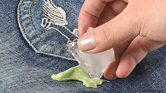 How to Remove Chewing Gum from Clothing? 