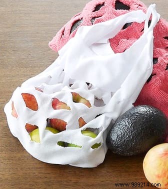 Transform Your Old T-Shirt into an Eco-Friendly Tote in 3 Scissors. 