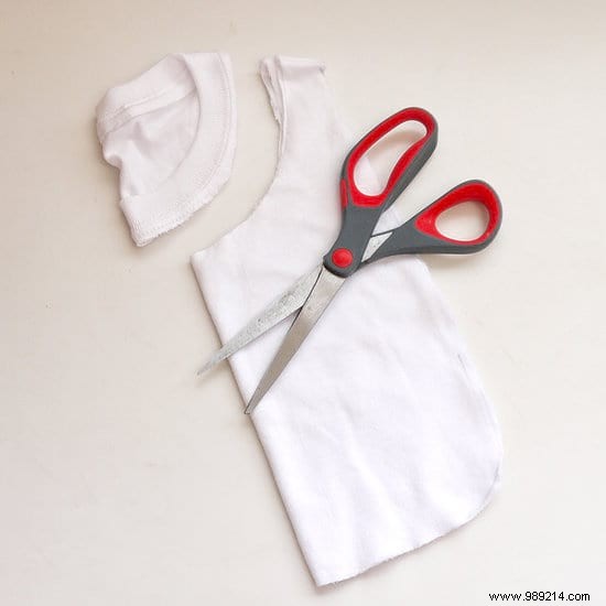 Transform Your Old T-Shirt into an Eco-Friendly Tote in 3 Scissors. 