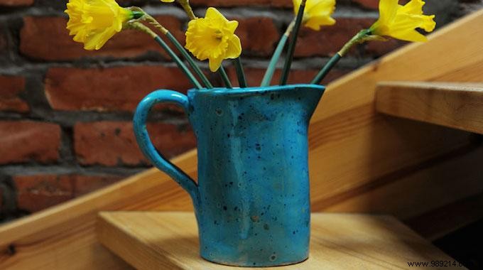 Trick To Make Flowers Last Longer in Vase. 