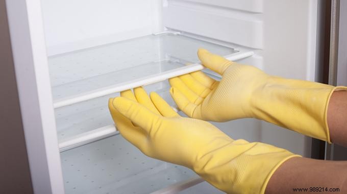 How to Clean Your Fridge Easily with White Vinegar. 