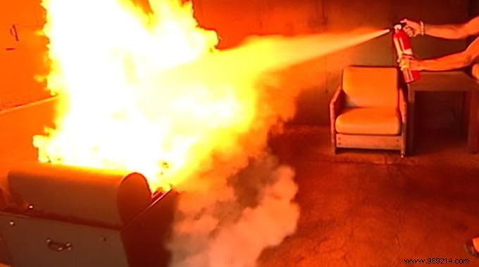 The Simple Trick To Make A Homemade Fire Extinguisher. 