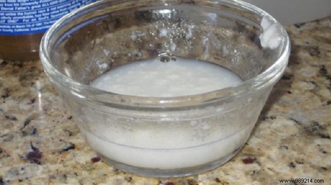 The Easy Recipe To Make Your Homemade Scouring Cream. 