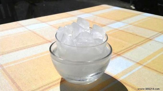 The Tip For Storing Ice Cubes Without A Freezer. 