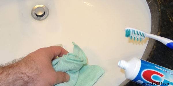 15 Surprising Uses For Toothpaste You Didn t Know About! 