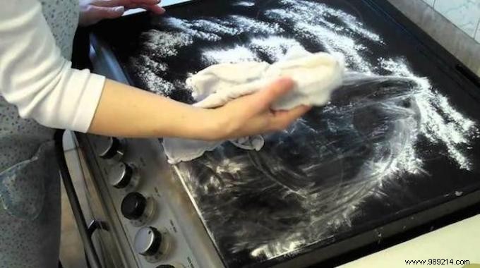 How to Clean Induction Hobs Easily. 