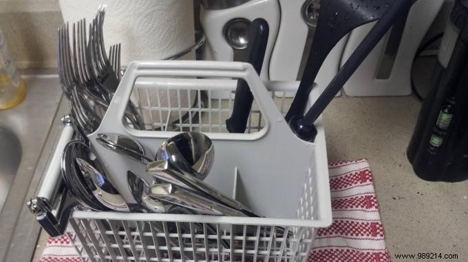 The Tip To Dry Your Cutlery Easily. 