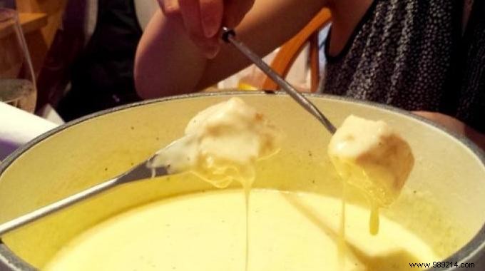 How To Clean Your Fondue Pot Effortlessly? 