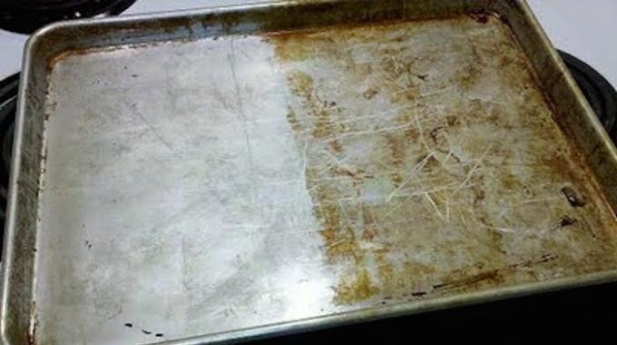 The Spectacular Trick To Clean A Baking Sheet WITHOUT SCRUB. 