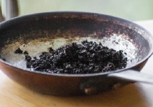 How to Degrease a Stove Easily with Coffee Grounds. 