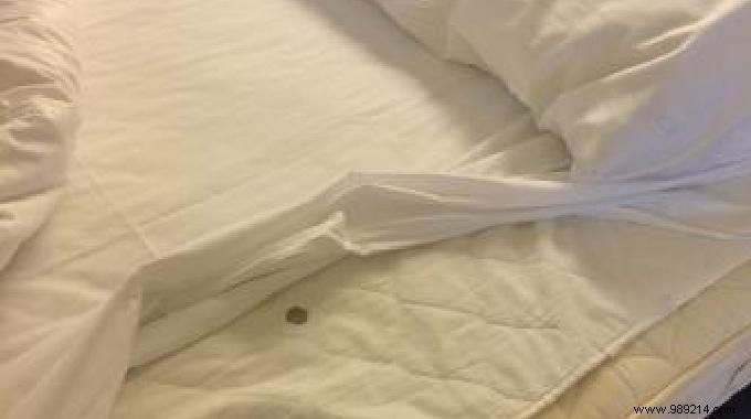 Blood stain on a mattress? The Tip To Remove It Easily. 