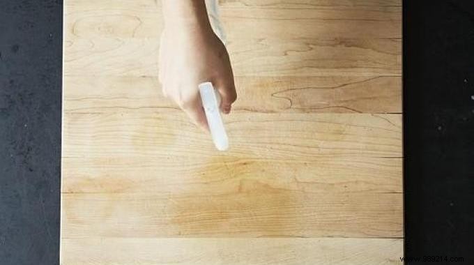 The Effective Trick To Clean Your Wooden Board With White Vinegar. 