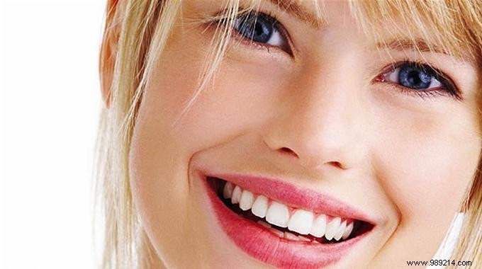 The Best Tip To Have White Teeth Naturally. 