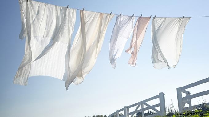 The Best Way to Whiten Your Laundry WITHOUT Bleach. 