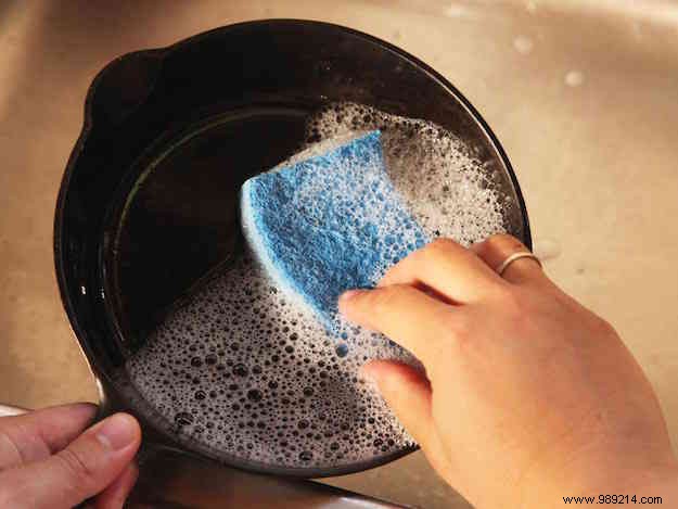 29 Tricks To Make Washing Up EASIER. 