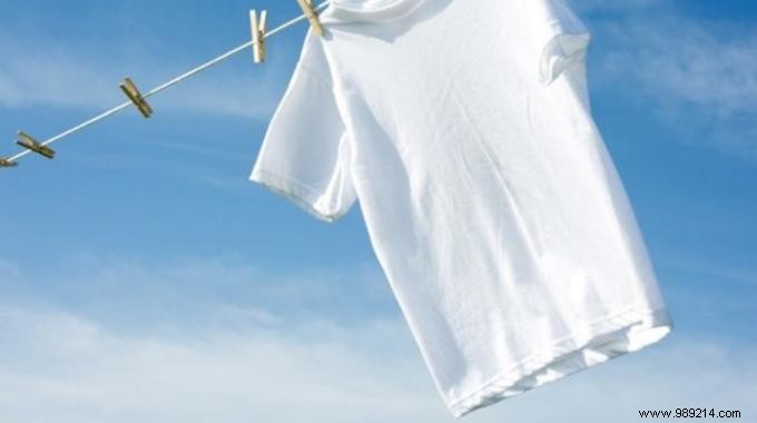 How to Whiten Your Laundry with Baking Soda. 
