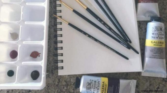 Painting Tip:Use an Ice Cube Tray To Separate Colors. 